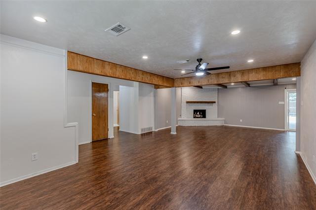 Foto del edificio - 5016 Emerald Lake Dr