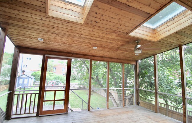 Foto del edificio - 322 E Mason Ave