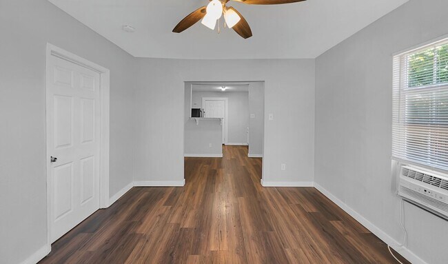 Building Photo - Updated 2 Bedroom Rental with Large Backyard
