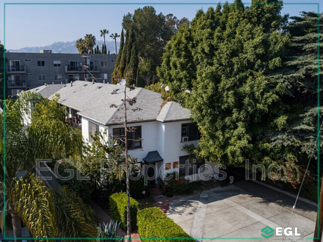 Building Photo - 1321 1/2 Orange Drive