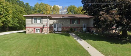 Building Photo - 720 Lakeview Dr