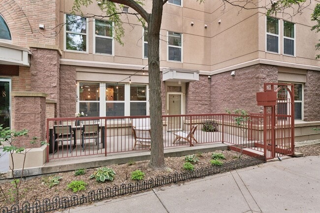 Building Photo - 580 N 2nd St