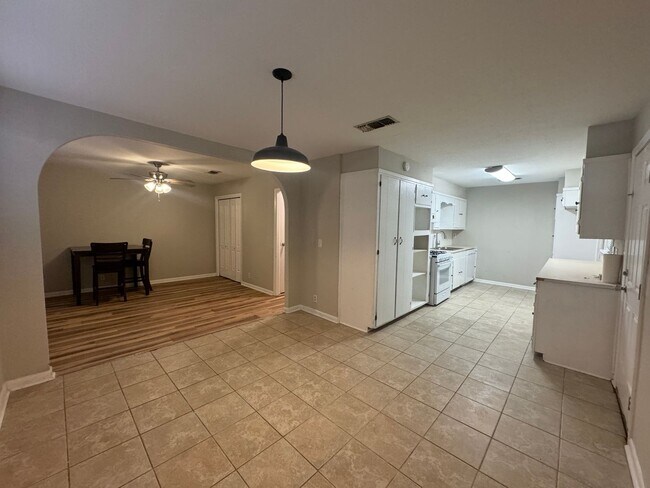 Building Photo - Large lot in Southern Hills....