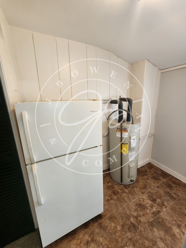 Building Photo - Charming 2-Bedroom Gem in Maumee!