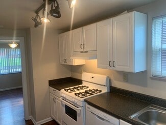 Building Photo - 4385 Coleridge St