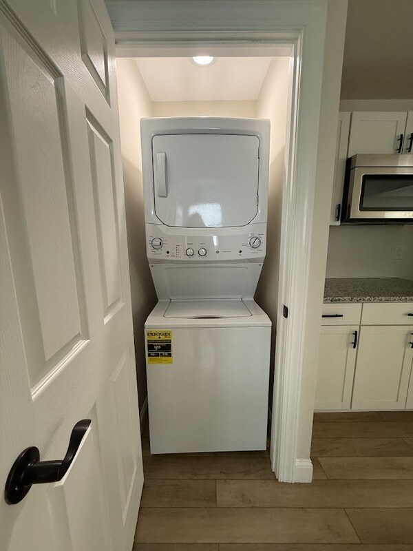 Foto del edificio - 5653 Bramble Ave