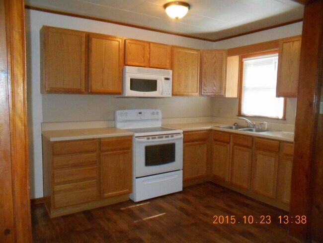 Building Photo - 211 N. Maple, Hoisington