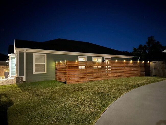 Foto del edificio - 5812 W Greens Chapel Rd