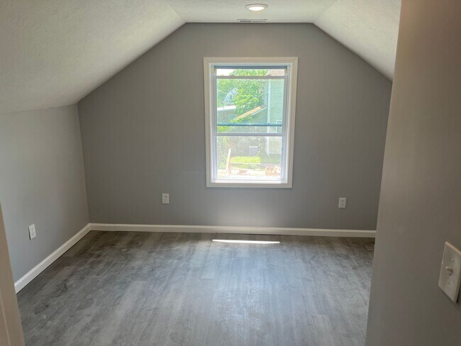 Foto del edificio - 113 W College St