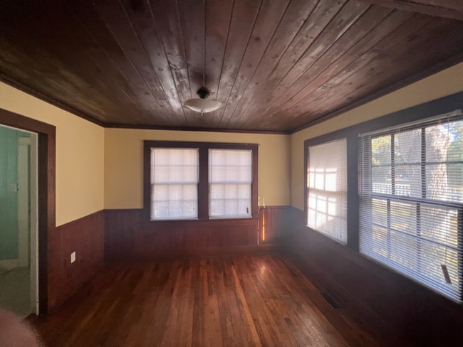 Building Photo - 709 Collins St