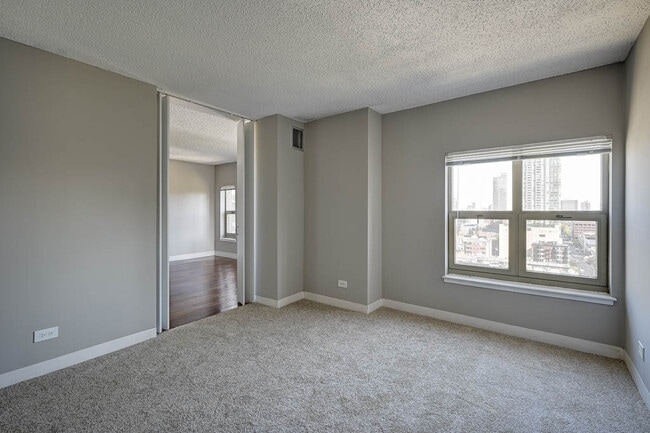 Building Photo - 118 W Chestnut St