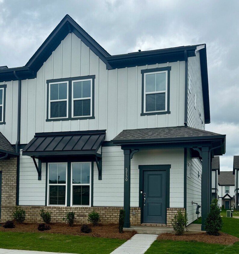 Foto principal - Beautiful 3BR/2BA w/ Office Townhouse in P...
