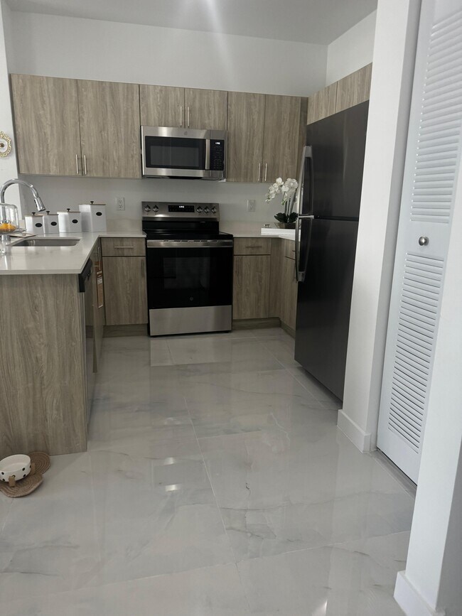 Foto del edificio - 6820 SW 12th St