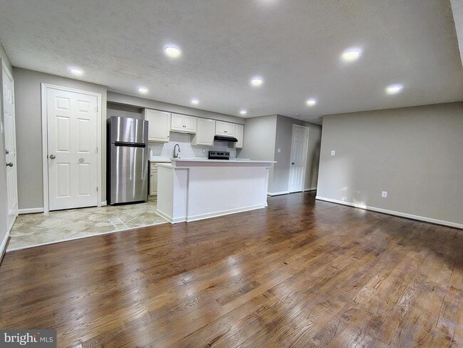 Building Photo - 12407 Hickory Tree Way