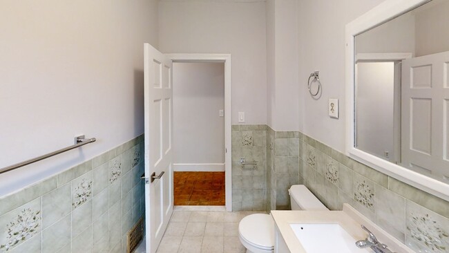 Foto del edificio - 9/1 Renovated 3BR near Green Line w/balcon...