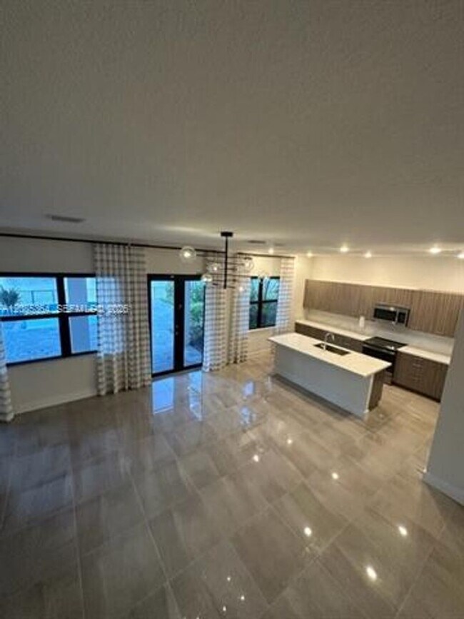 Building Photo - 17521 SW 43rd St