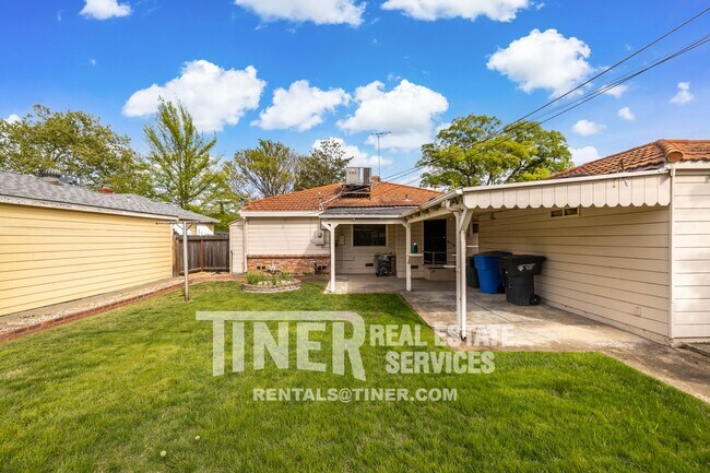 Foto del edificio - Tahoe Park 2 Bedroom, 1.5 Bath Charmer
