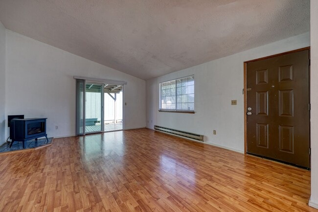 Building Photo - Cozy Lacey Rambler - Move-In Ready now! 3 bed 1 bath patio home - North Thurston S.D.