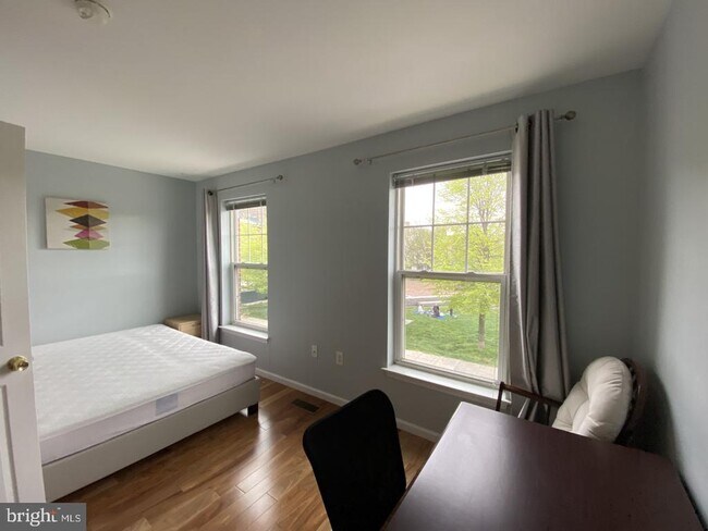 Foto del edificio - 1213 Clymer St
