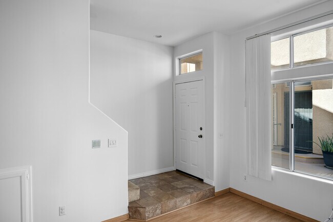 Building Photo - 7020 Lennox Ave
