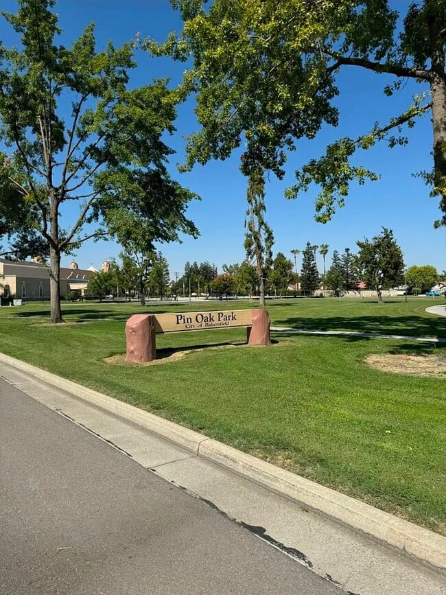 Foto del edificio - 3005 Summer Creek Ct