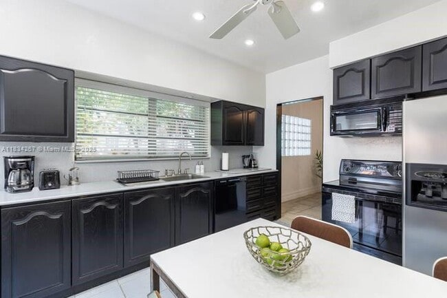 Building Photo - 1134 Harrison St