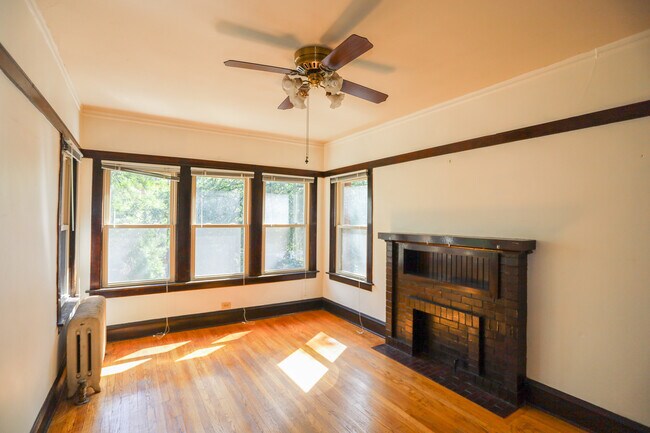 Foto del edificio - 3456 N Bosworth Ave