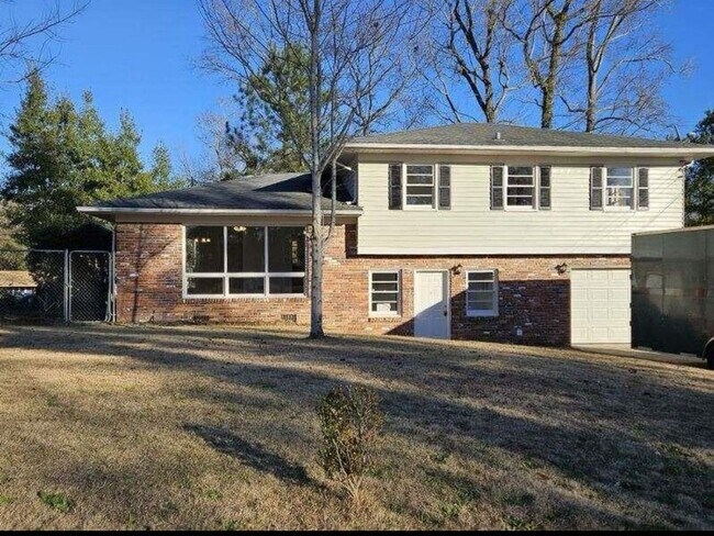Foto del edificio - Spacious 4BR House in Columbus