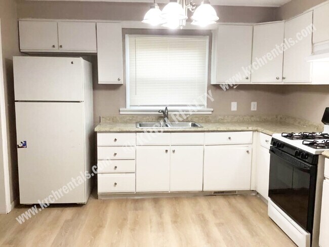 Foto del edificio - Nice 3-Bedroom Home with Yard