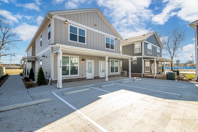 Building Photo - 1 Bed 1 Bath Luxury Energy Efficient Townhome -  Rockwater Village