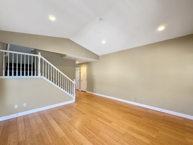 Foto del edificio - Bright & Spacious 3B/3BA Home with Communi...
