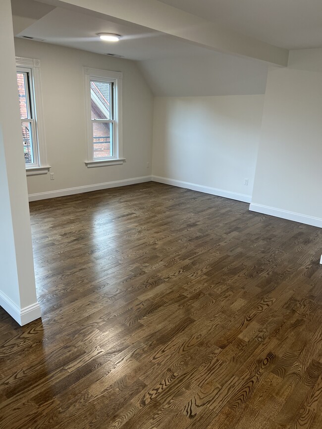 Building Photo - 470 Howard Ave