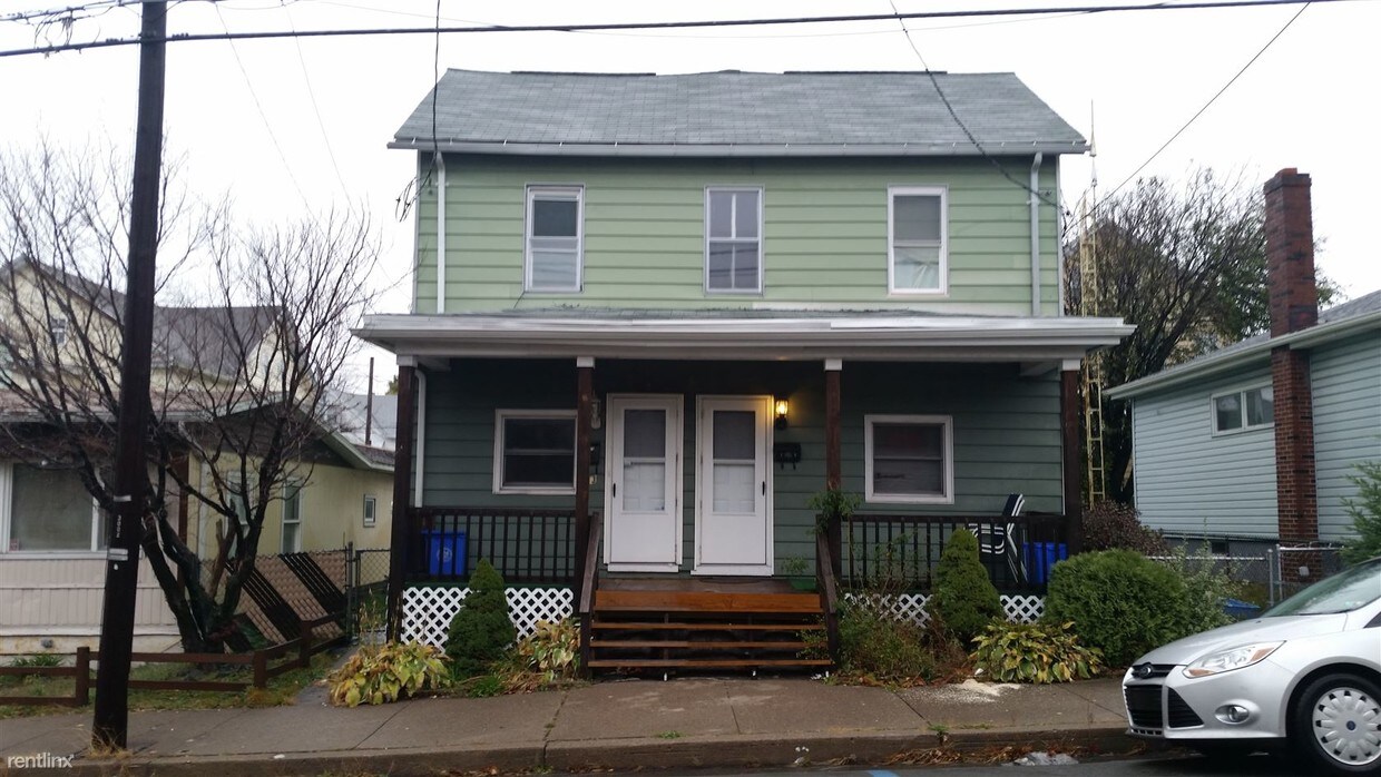Primary Photo - 13 E Cranberry Ave