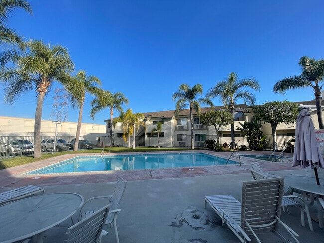 Foto del edificio - 15000 Downey Ave