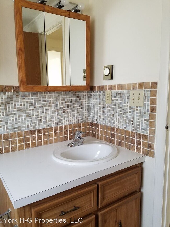 Building Photo - 2 br, 1 bath House - 223 McKnight Street