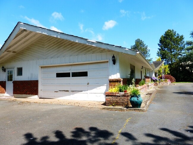 Building Photo - 4 bedroom Ranch with Acreage outbuilding a...