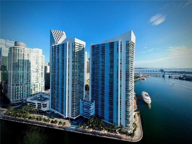 Foto del edificio - 325 S Biscayne Blvd