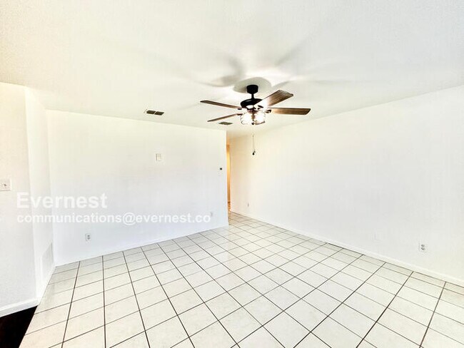 Foto del edificio - 12924 Kingsgate Dr