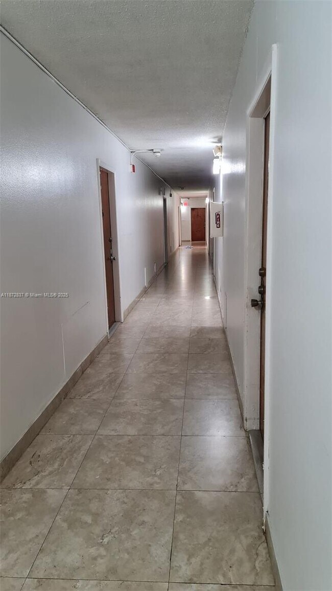 Foto del edificio - 3640 NW 9th St