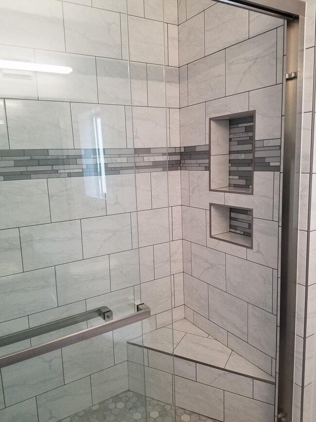Best shower in Brentwood - 11946 Dorothy St