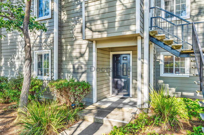 Building Photo - 630 Canyon Oaks Dr