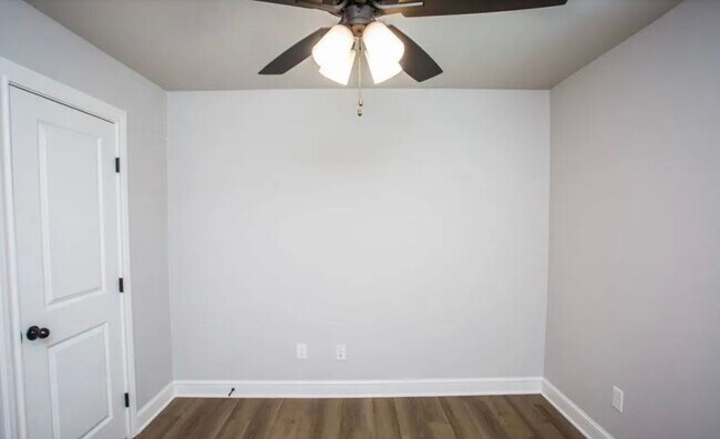 Foto del edificio - 3 Bedroom 2.5 Bathroom Townhome in Prime L...