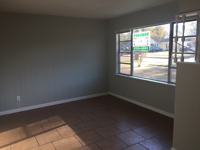 Building Photo - 1056 Meadowview Dr