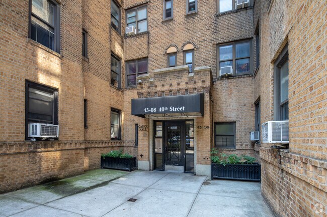 Entrada - 43-08 40th Street
