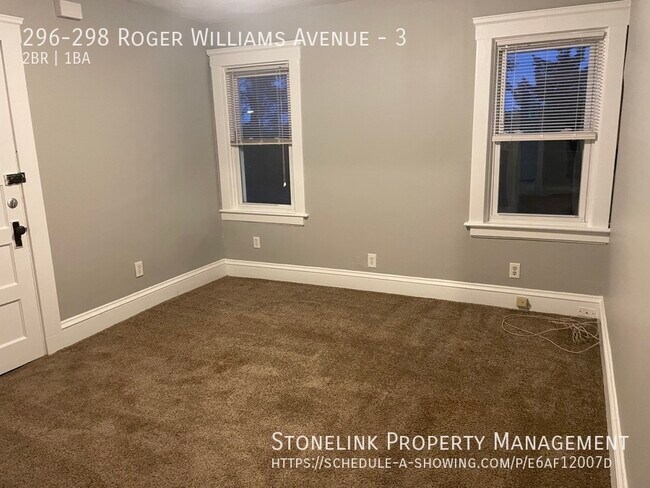 Foto del edificio - 296-298 Roger Williams Avenue