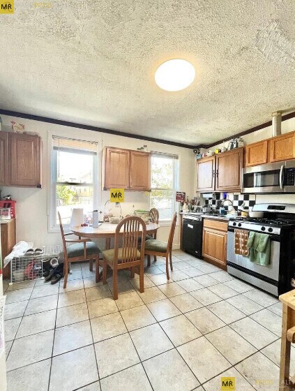 Building Photo - 205 Hillside St