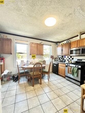 Building Photo - 205 Hillside St