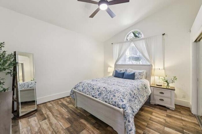 Foto del edificio - 2483 Cherry Hills Dr