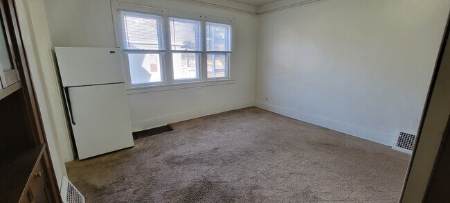 Living Room - 20 N Willow St