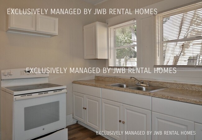 Foto del edificio - 664 Long Branch Blvd